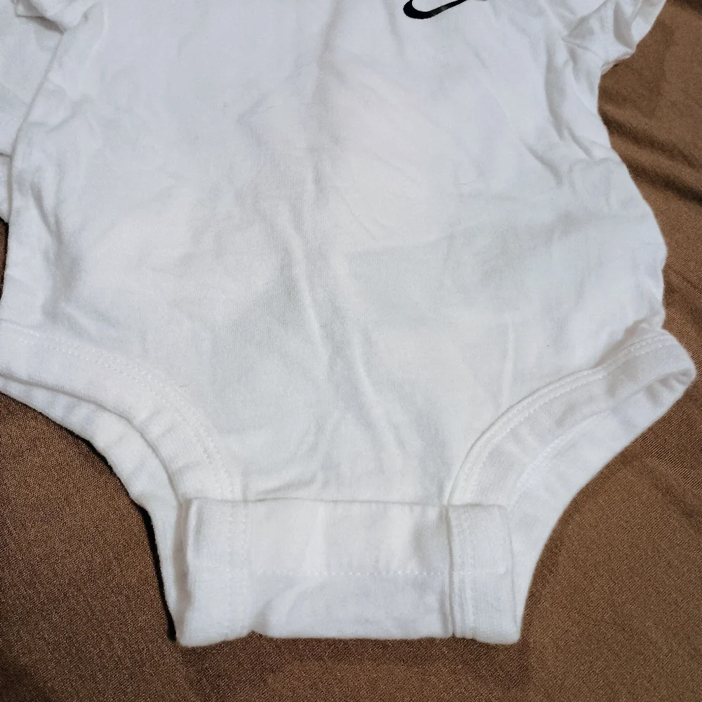 Nike 2pc Onesie‎ Bodysuit Bundle